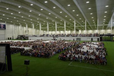 a room full of people