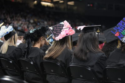 girls with graduated hats
